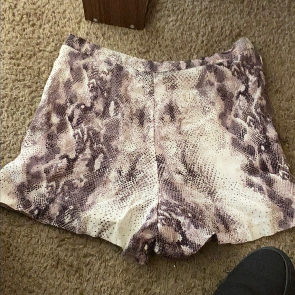 Snakeskin pattern cloth shorts